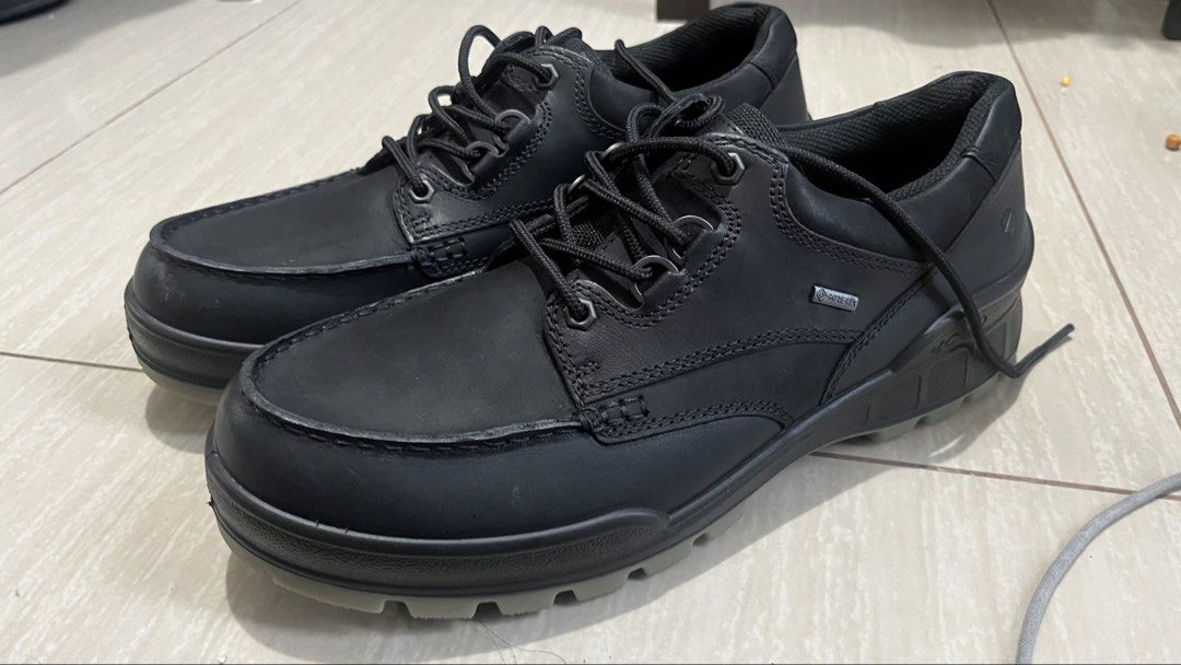 Ecco track 25 (Category: Casual Shoes) located in Manila. Submitted by justine.000 (Listing ID 1462633032, Image 1). Description: may bawas pa, message lang.