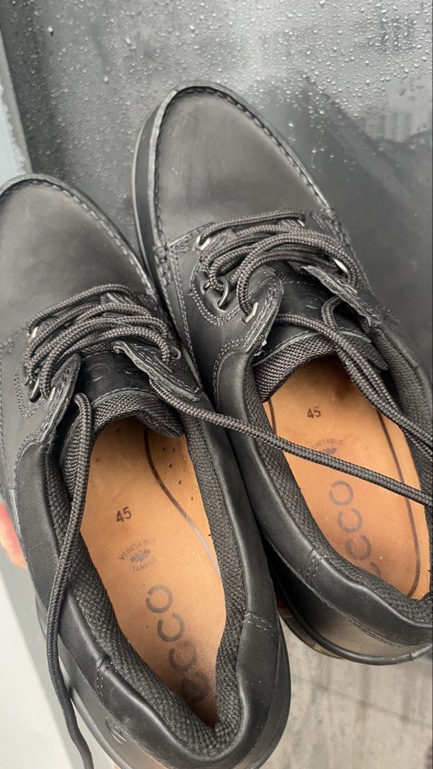 Ecco track 25 (Category: Casual Shoes) located in Manila. Submitted by justine.000 (Listing ID 1462633032, Image 2). Description: may bawas pa, message lang.