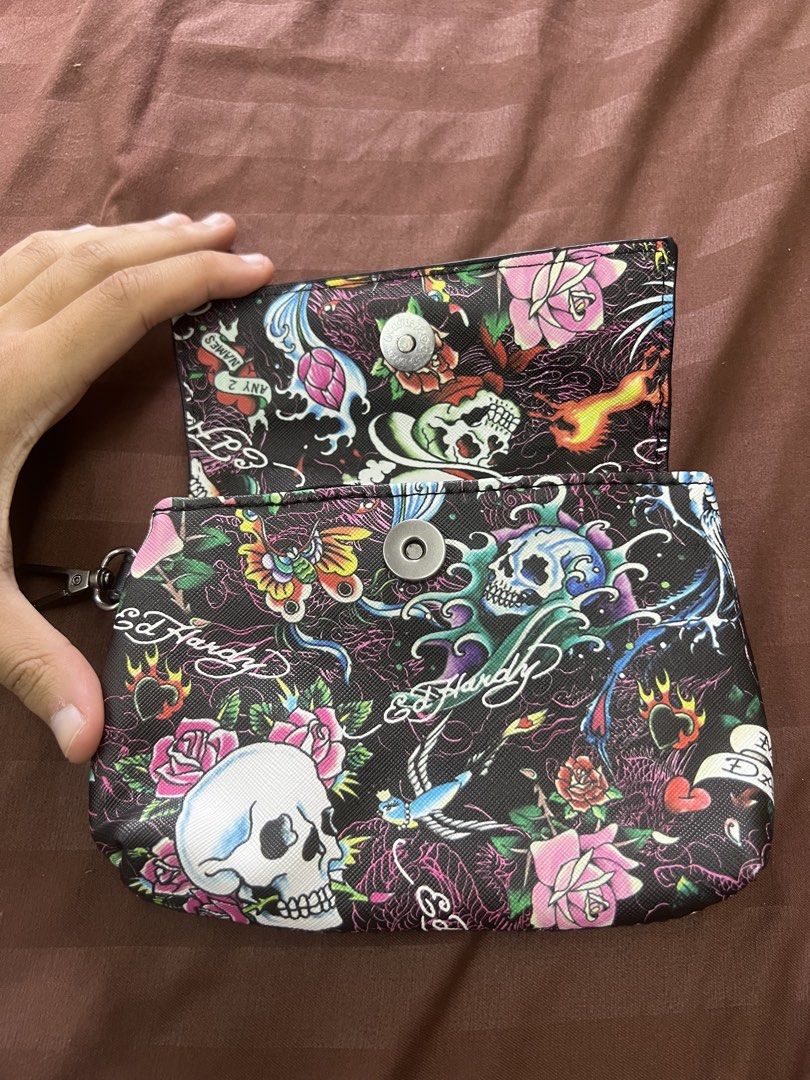 Ed Hardy Pouch Bag (Category: Purses & Pouches) located in Quezon City. Submitted by anthony_dadap (Listing ID 1462465659, Image 2). Description: Ed hardy pouch/handbag .