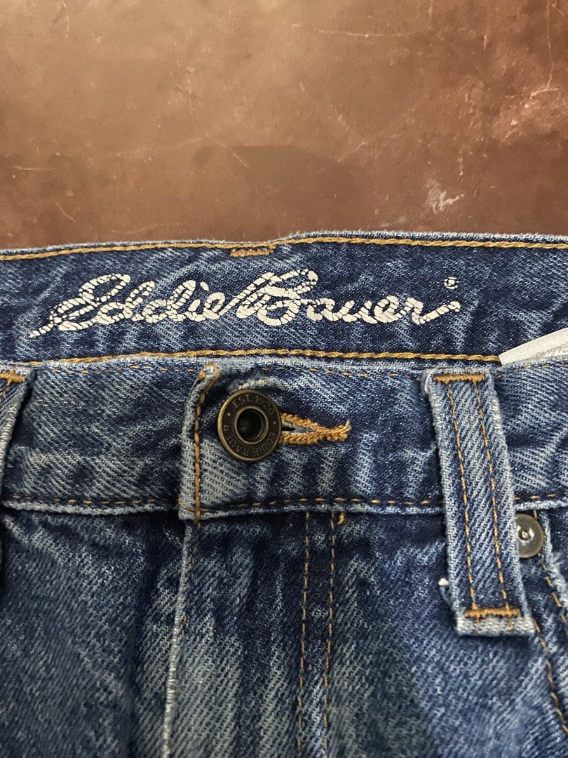 Eddiesbaver Knee Blow~Out Distressed 😫 Bootcut (Category: Jeans) located in Malita. Submitted by ronnyboi (Listing ID 1462566937, Image 3). Description: W:32 L:42 T:12 H:8 Mine:400.