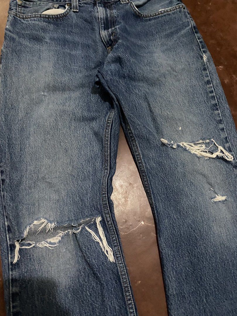 Eddiesbaver Knee Blow~Out Distressed 😫 Bootcut (Category: Jeans) located in Malita. Submitted by ronnyboi (Listing ID 1462566937, Image 2). Description: W:32 L:42 T:12 H:8 Mine:400.