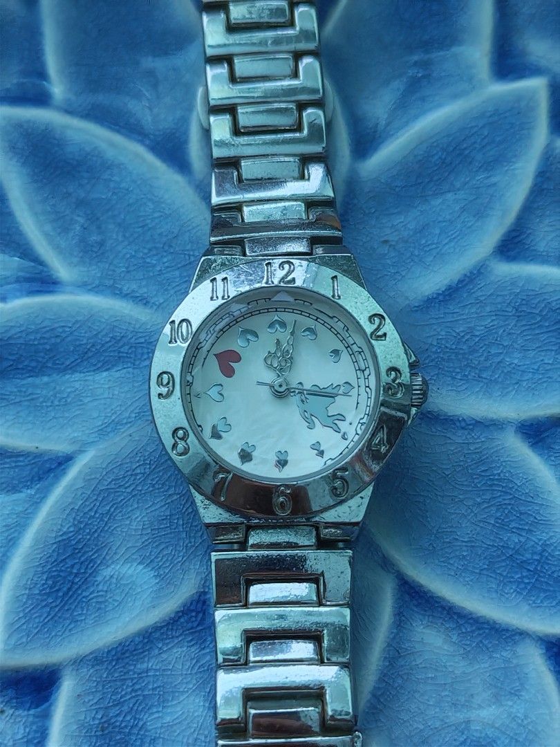 ES Vintage Silver Bracelet (Category: Women's Watches) located in Trece Martires City. Submitted by heirloomhoursph (Listing ID 1462636411, Image 2). Description: ✨ Heirloom Hours – Available Piece ✨ ES Vintage Silver Bracelet Php 999 + sf Details: ■ Brand/Series: ES ■ Model Number: ■ Movement: Quartz ■ Design Origin: Japan ■ Case Size: 27mm ■ Wrist Size: 17.5cm (max) ■ Condition: 10/10 ■ Comes with replacement box 📌 Fully functional vintage wat