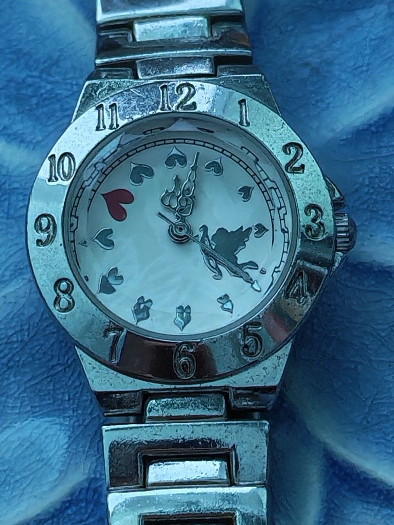 ES Vintage Silver Bracelet (Category: Women's Watches) located in Trece Martires City. Submitted by heirloomhoursph (Listing ID 1462636411, Image 3). Description: ✨ Heirloom Hours – Available Piece ✨ ES Vintage Silver Bracelet Php 999 + sf Details: ■ Brand/Series: ES ■ Model Number: ■ Movement: Quartz ■ Design Origin: Japan ■ Case Size: 27mm ■ Wrist Size: 17.5cm (max) ■ Condition: 10/10 ■ Comes with replacement box 📌 Fully functional vintage wat