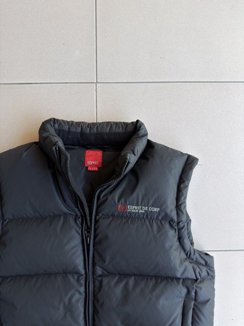 Esprit de Corp Puffer Vest - Black (Category: Coats, Jackets and Outerwear) located in Santa Rosa. Submitted by kelpikel (Listing ID 1462611214, Image 2). Description: AVAILABLE✅ - Size XS (Fit to M) - W 22 - L 24 - Very Good Condition - Brand: Esprit de Corp - Style: Black Puffer Vest - Series: Mountainside Competition - Features: Zip-up front, stand-up collar, sleeveless design - Ideal for: Layering, cooler weather - Condition: Please check pho