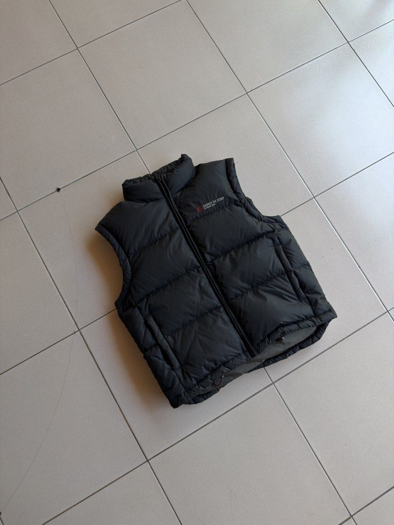 Esprit de Corp Puffer Vest - Black (Category: Coats, Jackets and Outerwear) located in Santa Rosa. Submitted by kelpikel (Listing ID 1462611214, Image 1). Description: AVAILABLE✅ - Size XS (Fit to M) - W 22 - L 24 - Very Good Condition - Brand: Esprit de Corp - Style: Black Puffer Vest - Series: Mountainside Competition - Features: Zip-up front, stand-up collar, sleeveless design - Ideal for: Layering, cooler weather - Condition: Please check pho