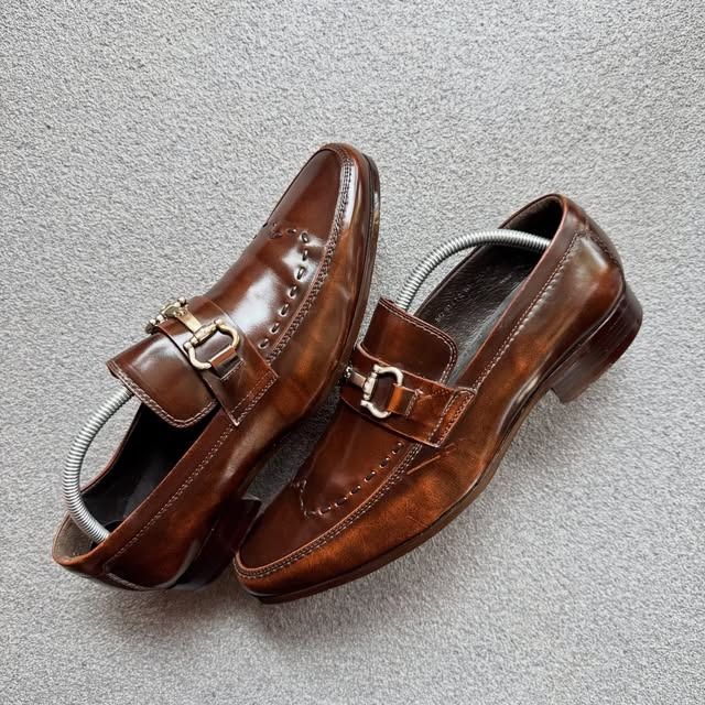 ESQUIRE HORSEBIT WINGTIP LOAFERS BROWN (Category: Casual Shoes) located in Cagayan de Oro. Submitted by huntbytrickjam.v2 (Listing ID 1462548385, Image 1). Description: ESQ-IRE HORSEBIT WINGTIP LOAFERS BROWN US 7.5 / EURO 40.5 / CM 25.5 EXCELLENT Pair Only Sign of Usage M - 1699.