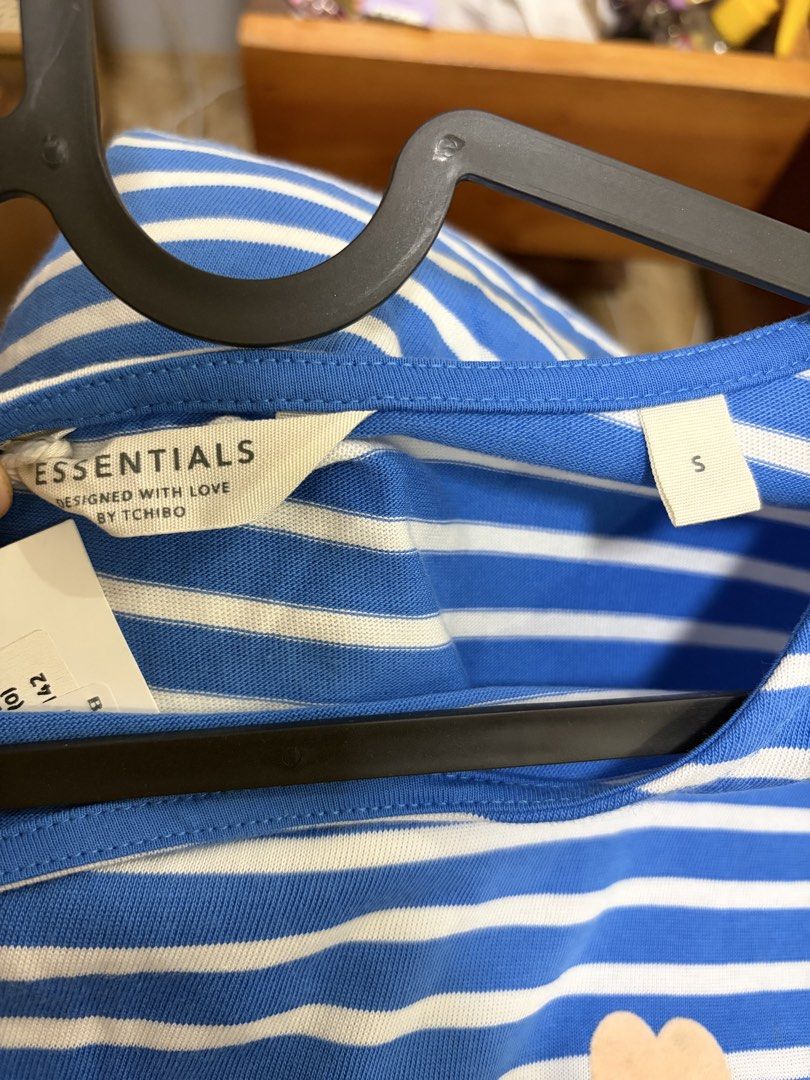 ESSENTIALS Oversized shirt (Category: Shirts) located in Santol. Submitted by lululane (Listing ID 1462620895, Image 3). Description: S-Xl.