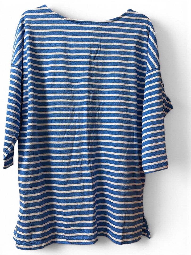 ESSENTIALS Oversized shirt (Category: Shirts) located in Santol. Submitted by lululane (Listing ID 1462620895, Image 2). Description: S-Xl.