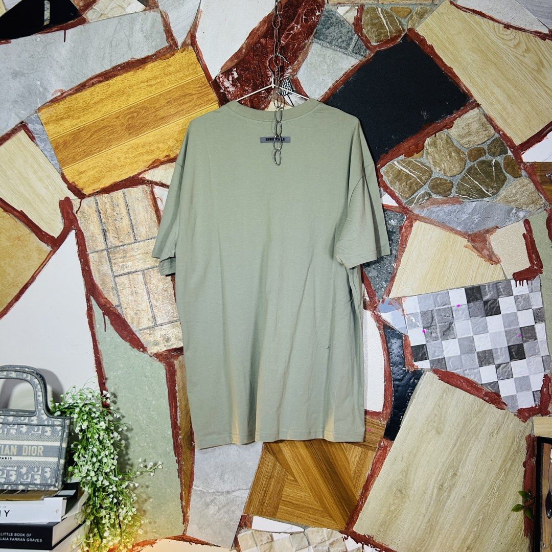Essentials shirt (Category: Luxury Apparel) located in Baguio. Submitted by kckc_luxury (Listing ID 1462627067, Image 3). Description: 🌸 TINY PINK SPOTS ARE LENS DAMAGE, NOT CLOTH STAINS ————————— ❗️KINDLY READ BEFORE MAKING AN OFFER❗️ LISTING DETAILS size:L-Xl width x length (inches):24x31 condition: EXCELLENT --- MOP: Gcash / BPI MOD: J&T / JRS LOCATION: Baguio City --- NOTE: • Manage your expectations • Photos did not go under any edit but co