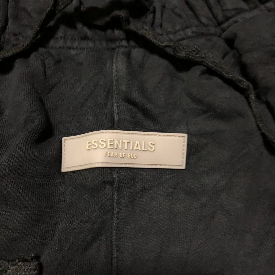Essentials Sweatshort (Category: Shorts) located in Camiling. Submitted by thriftscape2024 (Listing ID 1462597642, Image 2). Description: Excellent Condition Color rate: 9/10 Issue: ❌❌❌ W: 26-40 L: 21 Thigh: 14.5 Leg Opening: 13.