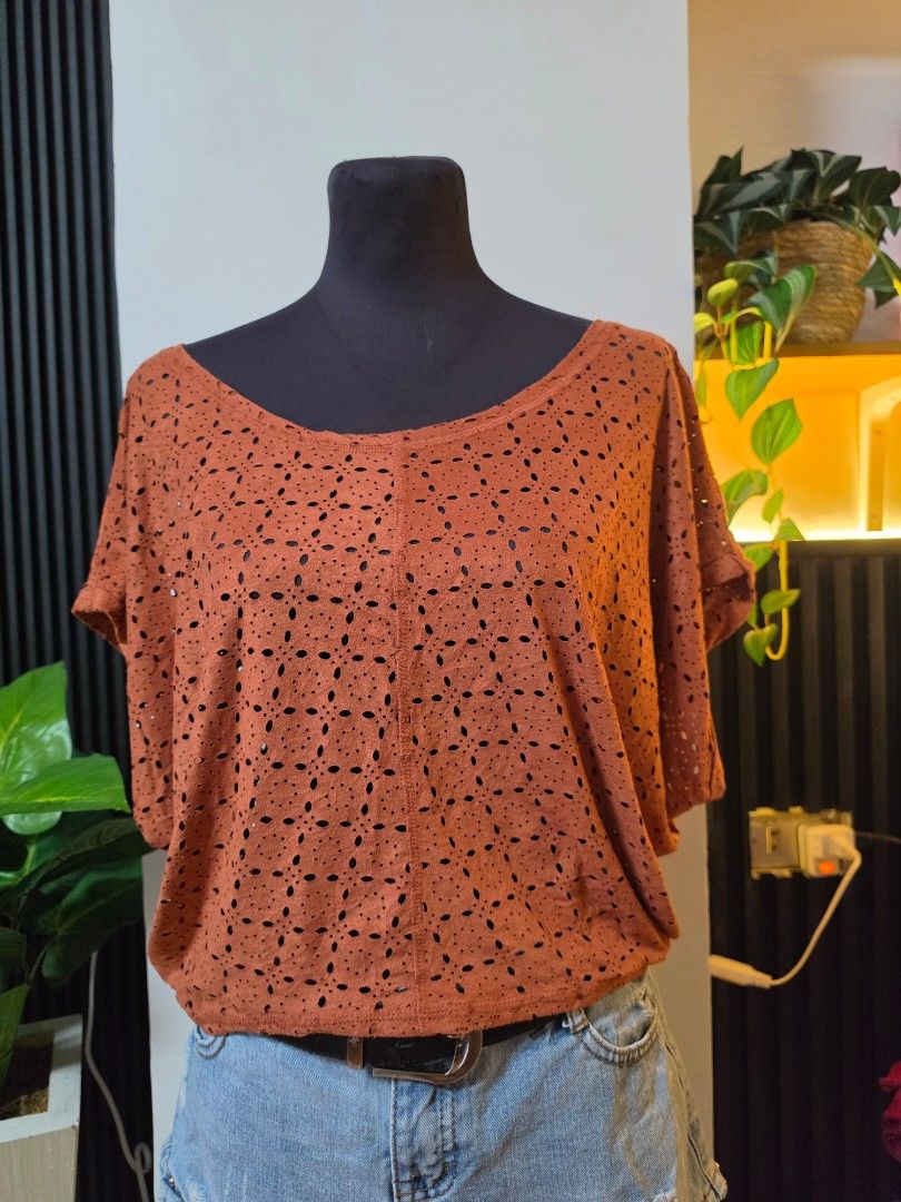Etam Weekend Brown Eyelet Top Size 36 small to medium (Category: Sleeveless) located in Paranaque City. Submitted by franinnashop (Listing ID 1462518107, Image 1). Description: - Brand: Etam Weekend - Color: Brown - Style: Eyelet top - Sleeves: Short sleeves - Neckline: Round neck - Occasion: Great for casual wear declutter small to med paranaque city.