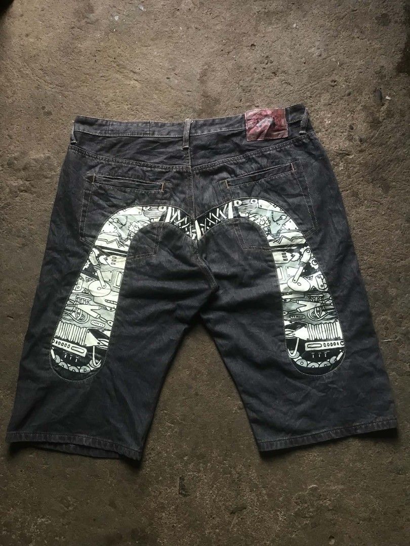 EVISU x Edison Chen Denim Shorts (Category: Shorts) located in Echague. Submitted by jomardofit94339 (Listing ID 1462575273, Image 2). Description: - Evisu denim shorts - Dark wash denim - Unique graphic print on back pockets - Edison Chen collaboration - Perfect for casual outfits - Check out the detailed print!.