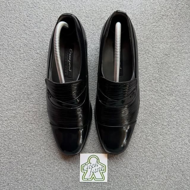 EXECPERD COLLECTION CRINKLED LEATHER BLACK LOAFER (Category: Loafers) located in Cagayan de Oro. Submitted by huntbytrickjam.v2 (Listing ID 1462579390, Image 2). Description: EXECPERD COLLECTION CRINKLED LEATHER BLACK LOAFER US 7.5 WMNS / EURO 39.5 / CM 24.5 EXCELLENT Pair Only No Issue M - 1599.