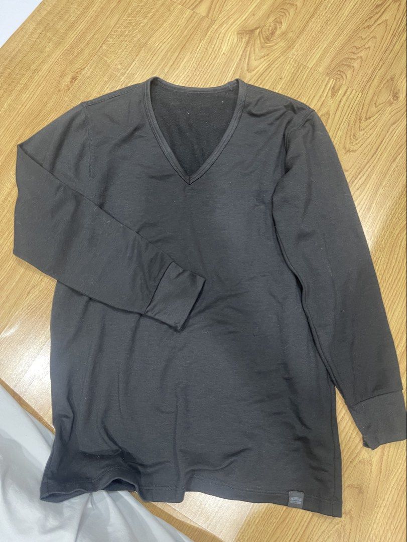 Extra warm heattech small (Category: Longsleeves) located in Quezon City. Submitted by booktt (Listing ID 1462631291, Image 1). Description: extra warm heattech uniqlo.