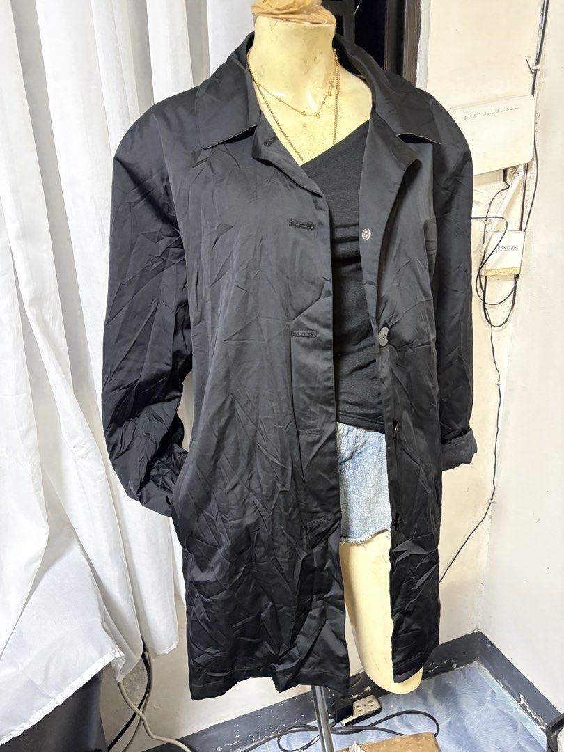 Fitzwright Black Long Coat 2X (Category: Coats, Jackets and Outerwear) located in General Trias. Submitted by crissy9053136 (Listing ID 1462612150, Image 2). Description: - Fitzwright black long coat - Size: 2X - Made in China - Colorful striped lining - Button front closure - Two front pockets - Ideal for layering.
