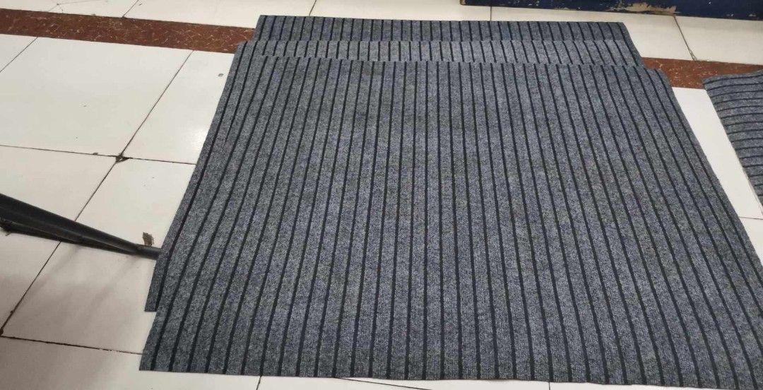floormat (Category: Carpets, Mats & Flooring) located in Manila. Submitted by nixdcruz (Listing ID 1462618614, Image 1). Description: Floor matting 118cm standard width per meter and per roll available colors: gray , brown , red.