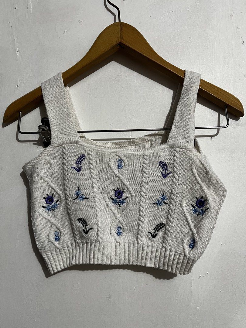 FLORAL CROCHET TOP SIZE SMALL (Category: Blouses) located in Makati City. Submitted by girlydy (Listing ID 1462649151, Image 1). Description: .