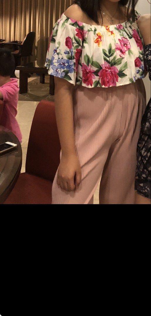 Floral Off-Shoulder Crop Top (Category: Others Tops) located in Mandaluyong City. Submitted by gbtnhc (Listing ID 1462459146, Image 3). Description: - White off-shoulder crop top perfect for beach because of floral print - Lightweight and airy fabric - RFS: doesn’t fit me anymore, not my style anymore .