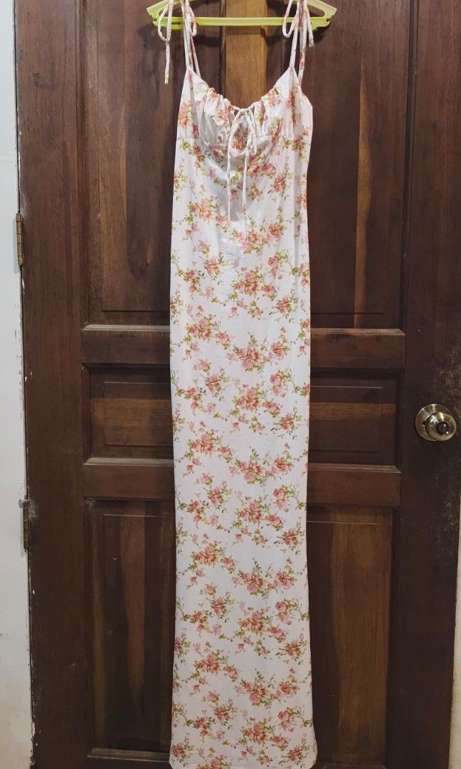 Floral Self-tie Maxi Dress (Category: Dresses) located in Cainta. Submitted by shaye_declutters (Listing ID 1462510398, Image 3). Description: unused, not my size and too long bottom is a little flared out giving you the mermaid look l: 60" b: ‎32-36" w: ‎28-32" loc: cainta/makati.
