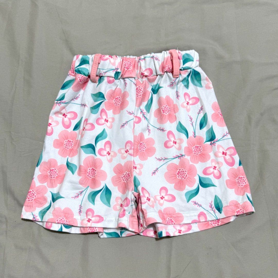 Floral Shorts 6-7Y (Category: Babies & Kids Fashion) located in Las Pinas. Submitted by mieshy (Listing ID 1462606267, Image 1). Description: No brand No flaw Stretchy.