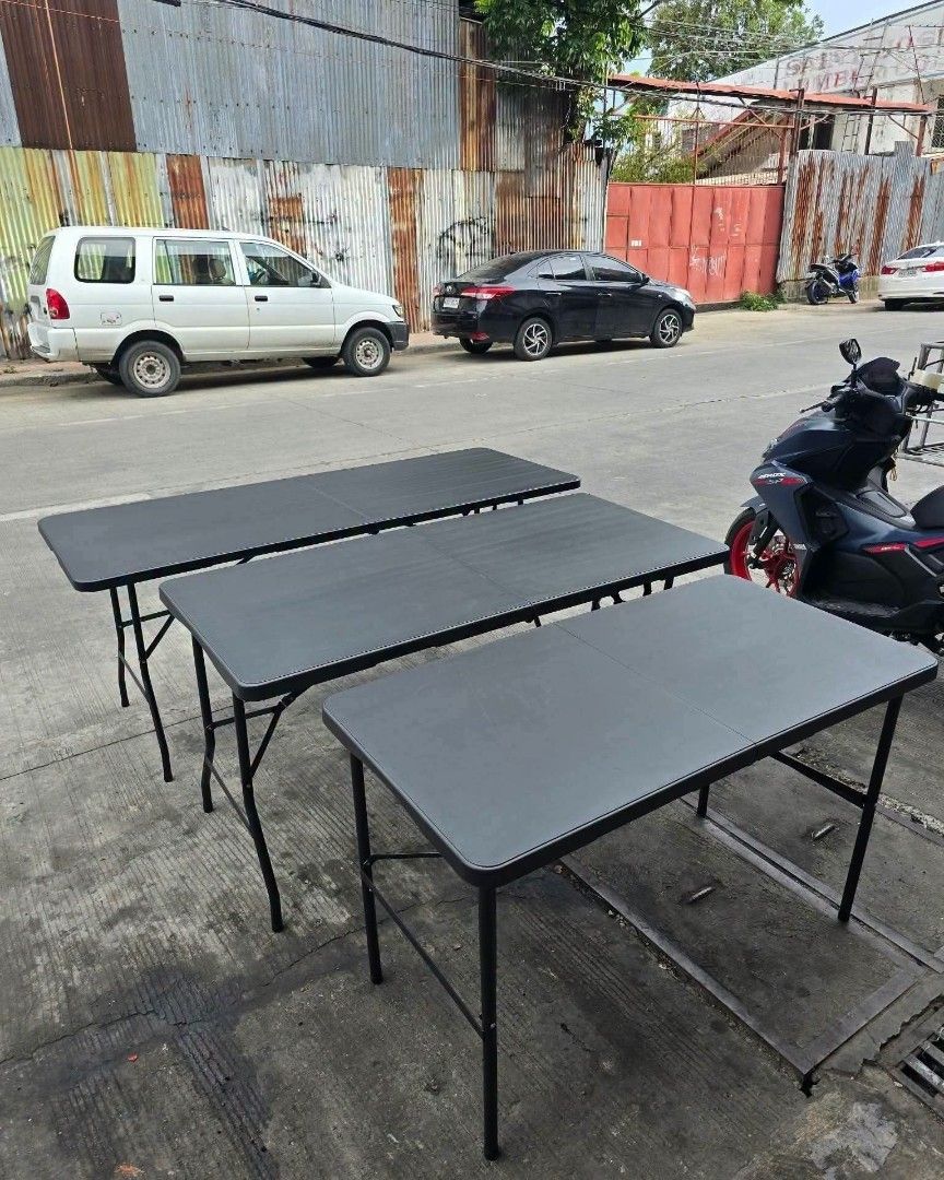 Folding table (Category: Tables & Sets) located in Manila. Submitted by nixdcruz (Listing ID 1462620085, Image 1). Description: Folding table 4ft 5ft 6ft black and white available color.