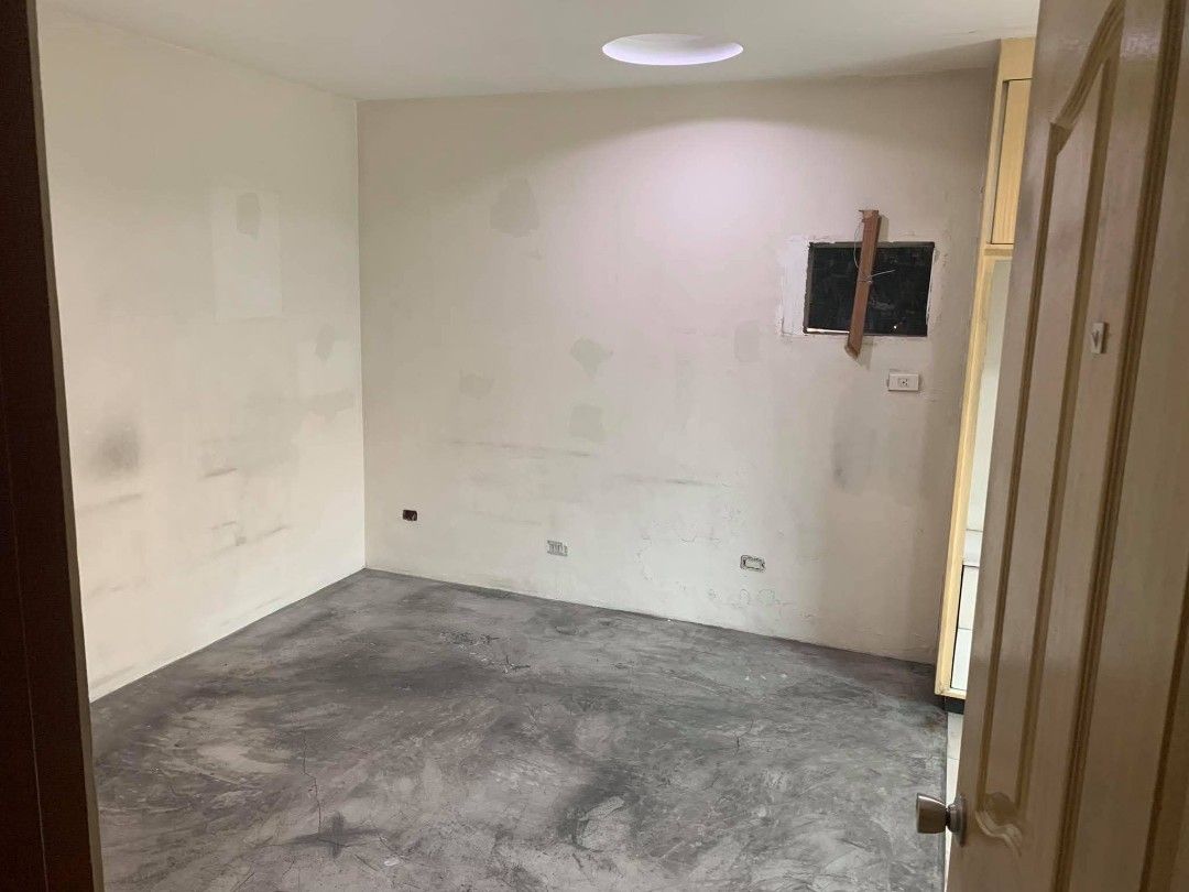 FOR LEASE | OFFICE WAREHOUSE — SAN JUAN (Category: Commercial) located in Marikina City. Submitted by rebcherrylicup (Listing ID 1462442537, Image 3). Description: FOR LEASE | OFFICE WAREHOUSE — SAN JUAN 📍 SAN JUAN CITY ⚠️ IMPORTANT LEASE CONDITIONS 🚫 NO OCCUPANCY PERMIT 🚫 LESSEE USE MUST BE LIMITED TO SECONDARY WAREHOUSE USE 📌 PERSONAL LEASE — AS-IS, WHERE-IS • Lot Area: 122 sqm • Floor Area: Approx. 300 sqm • Structure: 3 Storeys + Rooftop 