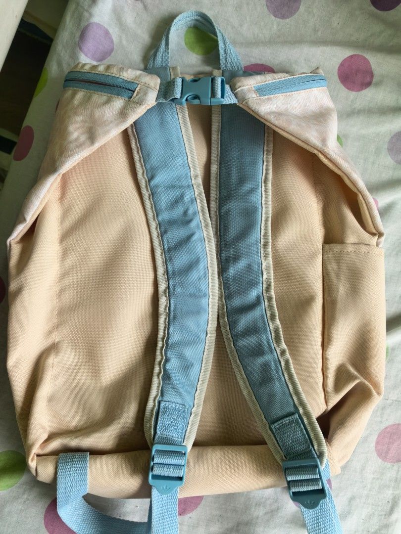 For sale original Adidas backpack (Category: Backpacks) located in Marikina City. Submitted by everything4less (Listing ID 1462497518, Image 2). Description: Hindi na po ginagamit needs cleaning lang po walang sira buy niyo na po.