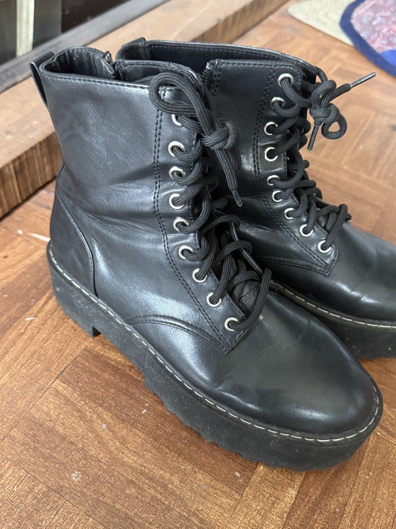 Forever 21 Black Boots (Category: Boots) located in Quezon City. Submitted by StylePoise (Listing ID 1462647072, Image 2). Description: STYLE POISE ✨ 2nd hand items | Pre-loved items 📦 Delivery Mode of Payment: GCASH Mode of Delivery: GRAB/LALAMOVE/GOGO XPRESS delivery fee shouldered by buyer .