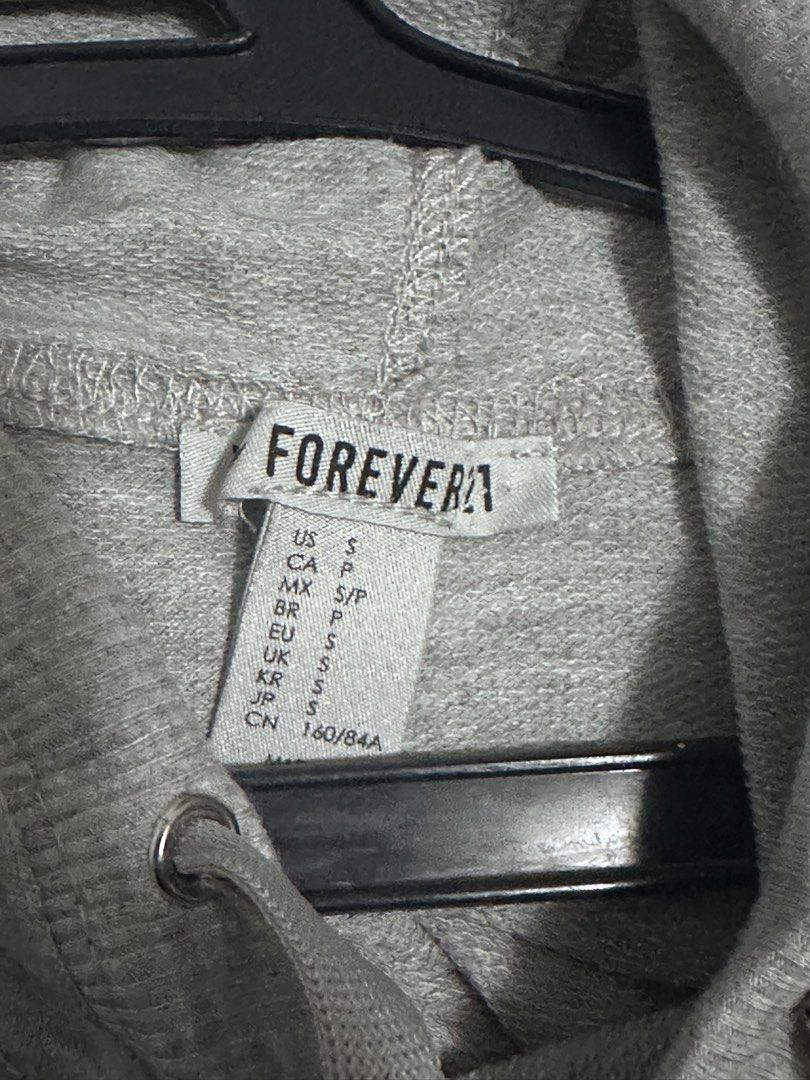 Forever 21 cropped gray hoodie (Category: Coats, Jackets and Outerwear) located in Quezon City. Submitted by loontea (Listing ID 1462567437, Image 3). Description: Rfs: declutter Size: S W: 18 L: 15 📍QC, commonwealth MOP: GCASH MOD: Lalamove, grab (you will do the booking, sf paid by buyers).