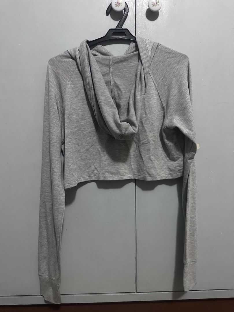 Forever 21 cropped gray hoodie (Category: Coats, Jackets and Outerwear) located in Quezon City. Submitted by loontea (Listing ID 1462567437, Image 2). Description: Rfs: declutter Size: S W: 18 L: 15 📍QC, commonwealth MOP: GCASH MOD: Lalamove, grab (you will do the booking, sf paid by buyers).