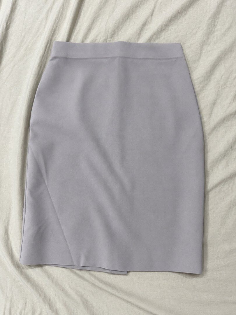 Forever 21 Pencil Skirt (Category: Skirts) located in Manila. Submitted by goodthingspreloved.92 (Listing ID 1462613374, Image 1). Description: - Great Fit -Stretch grey pencil skirt - Knee-length cut - Back zipper closure with Slit at the back - Ideal for workwear and versatile outfits.