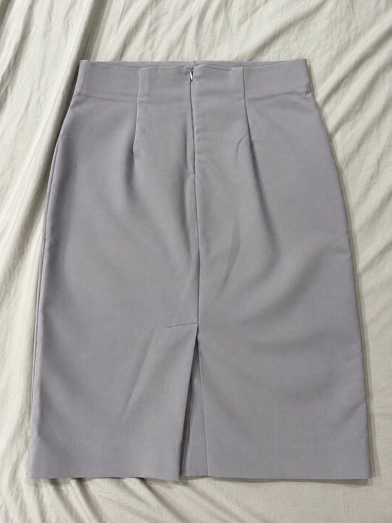 Forever 21 Pencil Skirt (Category: Skirts) located in Manila. Submitted by goodthingspreloved.92 (Listing ID 1462613374, Image 2). Description: - Great Fit -Stretch grey pencil skirt - Knee-length cut - Back zipper closure with Slit at the back - Ideal for workwear and versatile outfits.