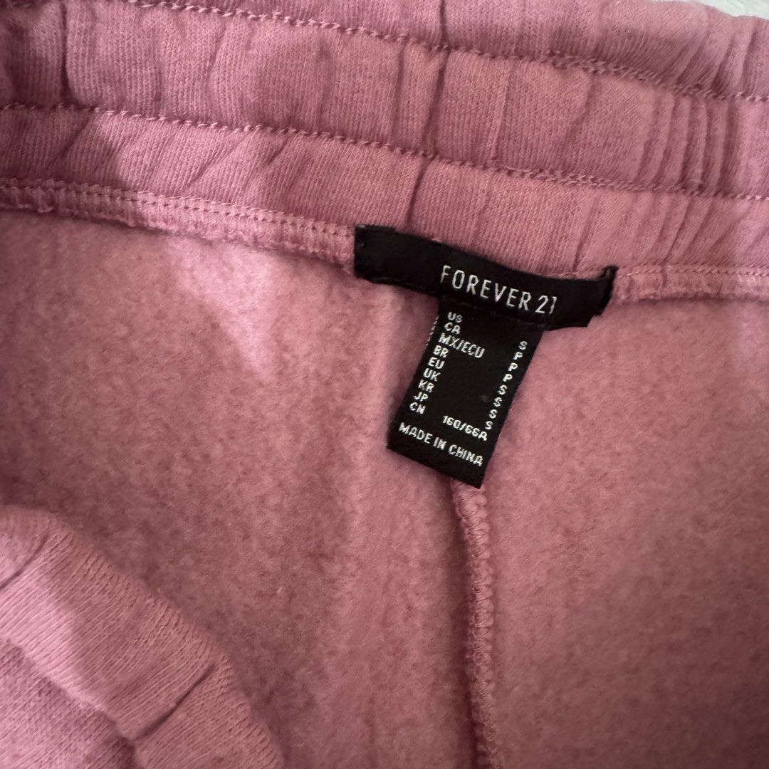 Forever 21 Pink Sweatpants (Category: Other Bottoms) located in Cainta. Submitted by nicnicbg (Listing ID 1462505164, Image 2). Description: .