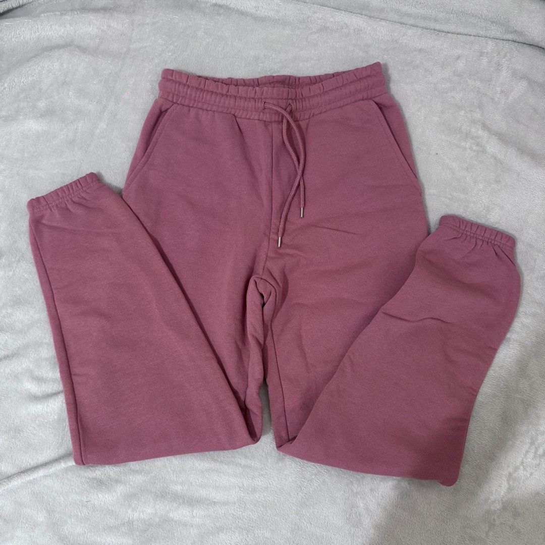 Forever 21 Pink Sweatpants (Category: Other Bottoms) located in Cainta. Submitted by nicnicbg (Listing ID 1462505164, Image 1). Description: .