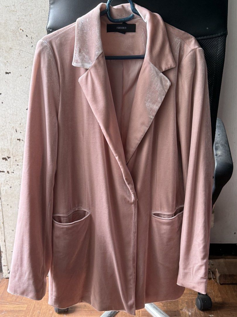 Forever 21 Pink Velvet Blazer (Category: Coats, Jackets and Outerwear) located in Quezon City. Submitted by StylePoise (Listing ID 1462647235, Image 1). Description: STYLE POISE ✨ 2nd hand items | Pre-loved items 📦 Delivery Mode of Payment: GCASH Mode of Delivery: GRAB/LALAMOVE/GOGO XPRESS delivery fee shouldered by buyer .