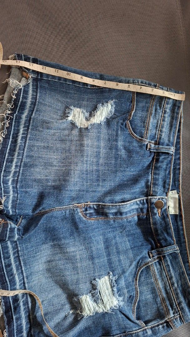 Forever 21 Plus Size Distressed Denim Shorts (Category: Shorts) located in Quezon City. Submitted by glen1014 (Listing ID 1462456339, Image 2). Description: - Forever 21 Plus Blue Denim Shorts - Features distressed details - Frayed hem for a trendy look - Comfortable fit for everyday wear - Measurements: Waist approx. 16 inches, Length approx. 10 inches.