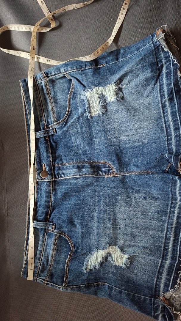Forever 21 Plus Size Distressed Denim Shorts (Category: Shorts) located in Quezon City. Submitted by glen1014 (Listing ID 1462456339, Image 1). Description: - Forever 21 Plus Blue Denim Shorts - Features distressed details - Frayed hem for a trendy look - Comfortable fit for everyday wear - Measurements: Waist approx. 16 inches, Length approx. 10 inches.