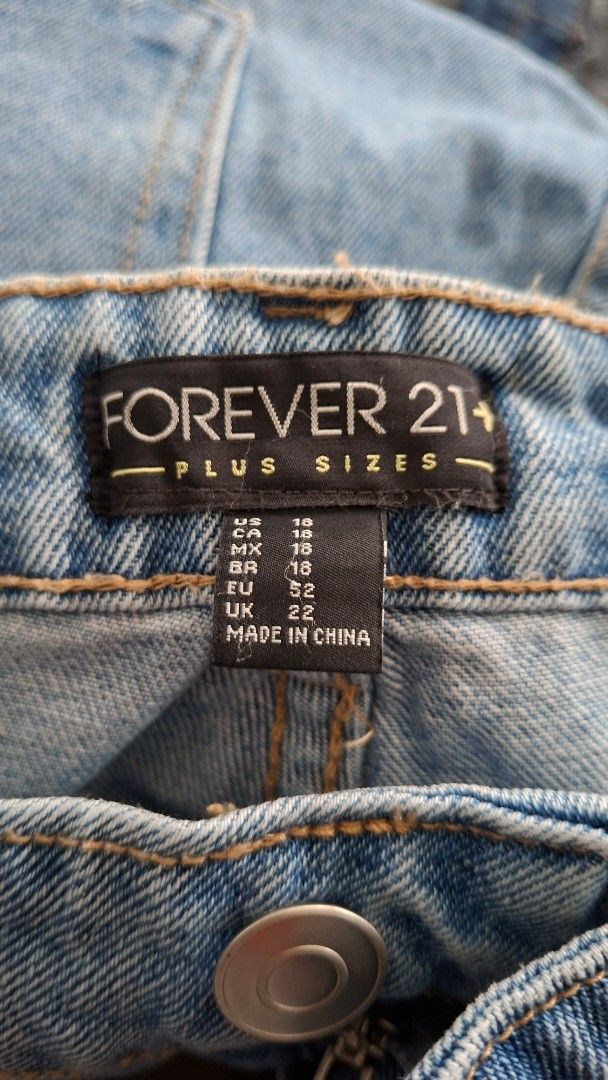 Forever 21 Plus Size Light Wash Denim Shorts (Category: Shorts) located in Quezon City. Submitted by glen1014 (Listing ID 1462456688, Image 3). Description: - Brand: Forever 21 Plus - Style: Light wash denim shorts - Rise: High rise - Hem: Frayed - Waist: Approx. 40 inches - Inseam: Approx. 3 inches - Perfect for: Casual wear.