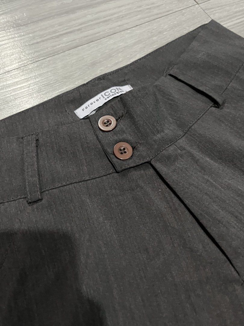 Forever ICON low waist pants (Category: Other Bottoms) located in Quezon City. Submitted by _patwishaa (Listing ID 1462550147, Image 2). Description: Forever ICON low waist pants Waist: 14 inches Length: 38 inches 📍Cubao Delivery thru lalamove or j&t Meet Up: Gateway mall / Ali Mall.