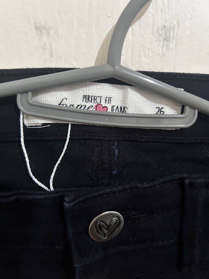 ForMe Mom Jeans HW Black Size 26 (Category: Jeans) located in Roxas City. Submitted by preloved_by_workingstudent (Listing ID 1462446982, Image 2). Description: - Color: Black - Size: 26 - Style: High-waisted, Cropped - Features: Classic five-pocket design, Button and zip closure - Occasion: Casual wear.