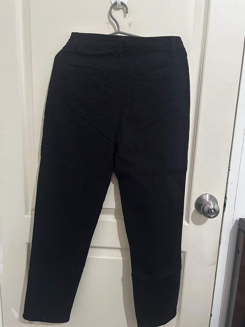 ForMe Mom Jeans HW Black Size 26 (Category: Jeans) located in Roxas City. Submitted by preloved_by_workingstudent (Listing ID 1462446982, Image 3). Description: - Color: Black - Size: 26 - Style: High-waisted, Cropped - Features: Classic five-pocket design, Button and zip closure - Occasion: Casual wear.