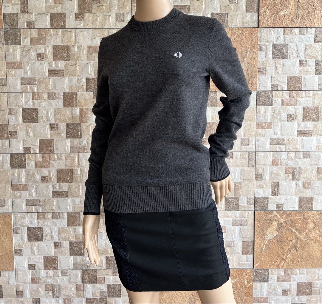 FREDPERRY - MERINA WOOL ROUND NECK SWEATER (Category: Coats, Jackets and Outerwear) located in Bacolod City. Submitted by timelessbyjosh (Listing ID 1461705964, Image 1). Description: BEST FOR CASUAL & COZY OUTFITS SIZE : US 6 ACTUAL COLOR : DARK GREY & BLACK COLOR RATE : 10 OUT OF 10 CONDITION : NEAR NEW MATERIAL : 100 % MERINA WOOL MADE IN : CHINA FLAWS : NONE DIMENSIONS LENGTH - 25 WIDTH ( ARMPIT TO ARMPIT ) - 18 SHOULDER TO SHOULDER - 17 SLEE