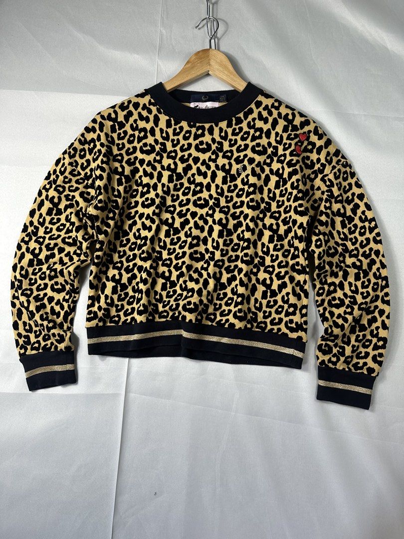 Fredperry x Amy Winehouse Leopard Crewneck (Category: Coats, Jackets and Outerwear) located in Cabanglasan. Submitted by thefashiongarage.co (Listing ID 1462510072, Image 1). Description: Title - Fredperry x Amy Winehouse Foundation Model/Name - Size on Tag - XS Conditiion - Excellent Condition Dimension (WxLxH) - 18x19 inches Category- Outdoor/Casual Fitting - True to size Made in - China Material - Cotton Color - Design - Leopard with 2 Heart p