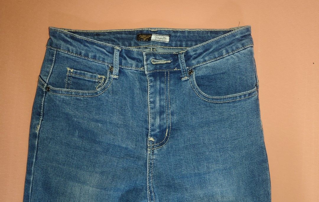 FREEGO Blue Denim Jeans Size 27 (Category: Jeans) located in Cabuyao City. Submitted by arabellasthrifthaven (Listing ID 1462553201, Image 3). Description: - Used only once - Brand: FREEGO - Type: Blue Denim Jeans - Cut: Straight Leg - Size: 27 .