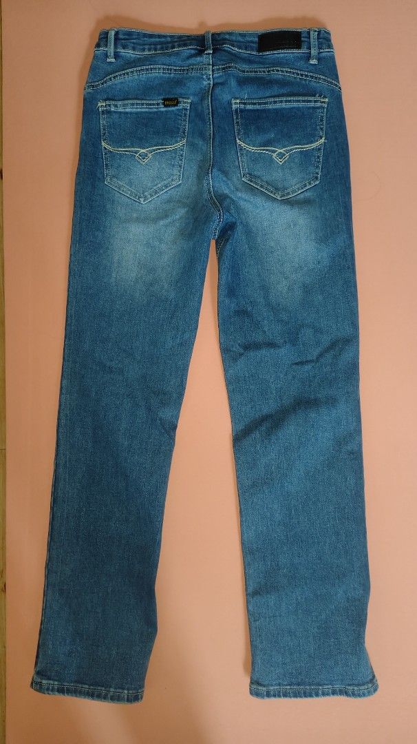 FREEGO Blue Denim Jeans Size 27 (Category: Jeans) located in Cabuyao City. Submitted by arabellasthrifthaven (Listing ID 1462553201, Image 2). Description: - Used only once - Brand: FREEGO - Type: Blue Denim Jeans - Cut: Straight Leg - Size: 27 .