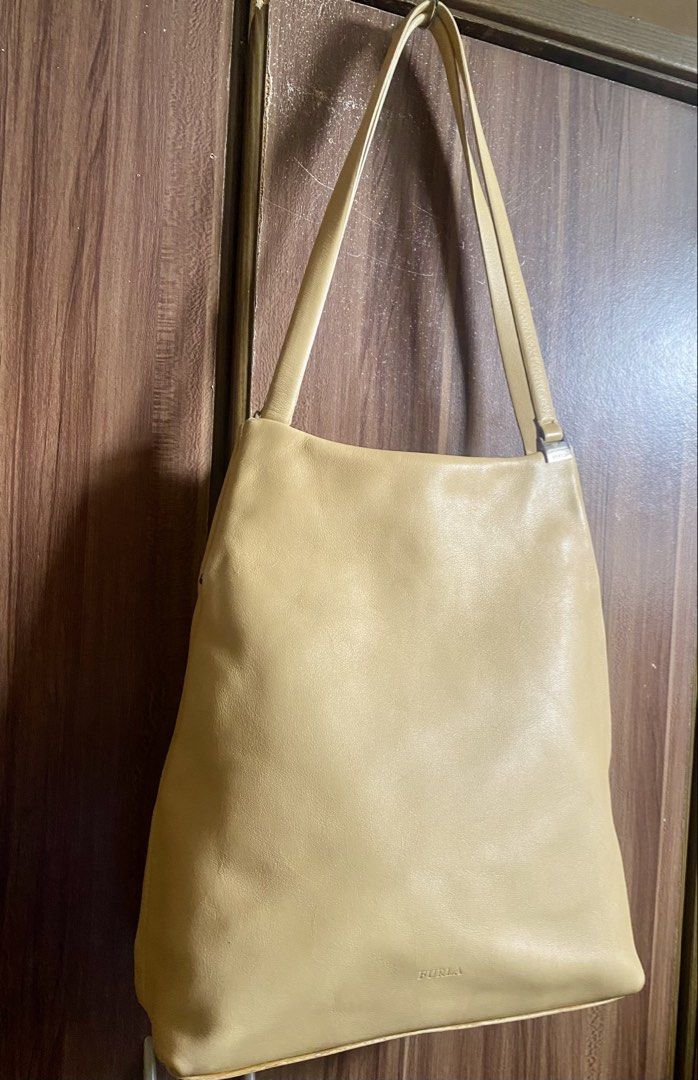 FÜRLA TAUPE BAG (Category: Shoulder Bags) located in Quezon City. Submitted by ysabellashoppe (Listing ID 1462545433, Image 2). Description: Excellent condition FÜRLA Taupe Shoulder bag. Size Medium. .