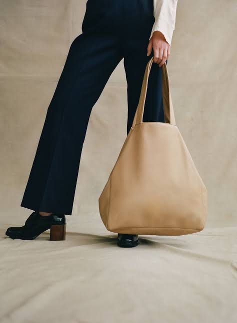FÜRLA TAUPE BAG (Category: Shoulder Bags) located in Quezon City. Submitted by ysabellashoppe (Listing ID 1462545433, Image 1). Description: Excellent condition FÜRLA Taupe Shoulder bag. Size Medium. .
