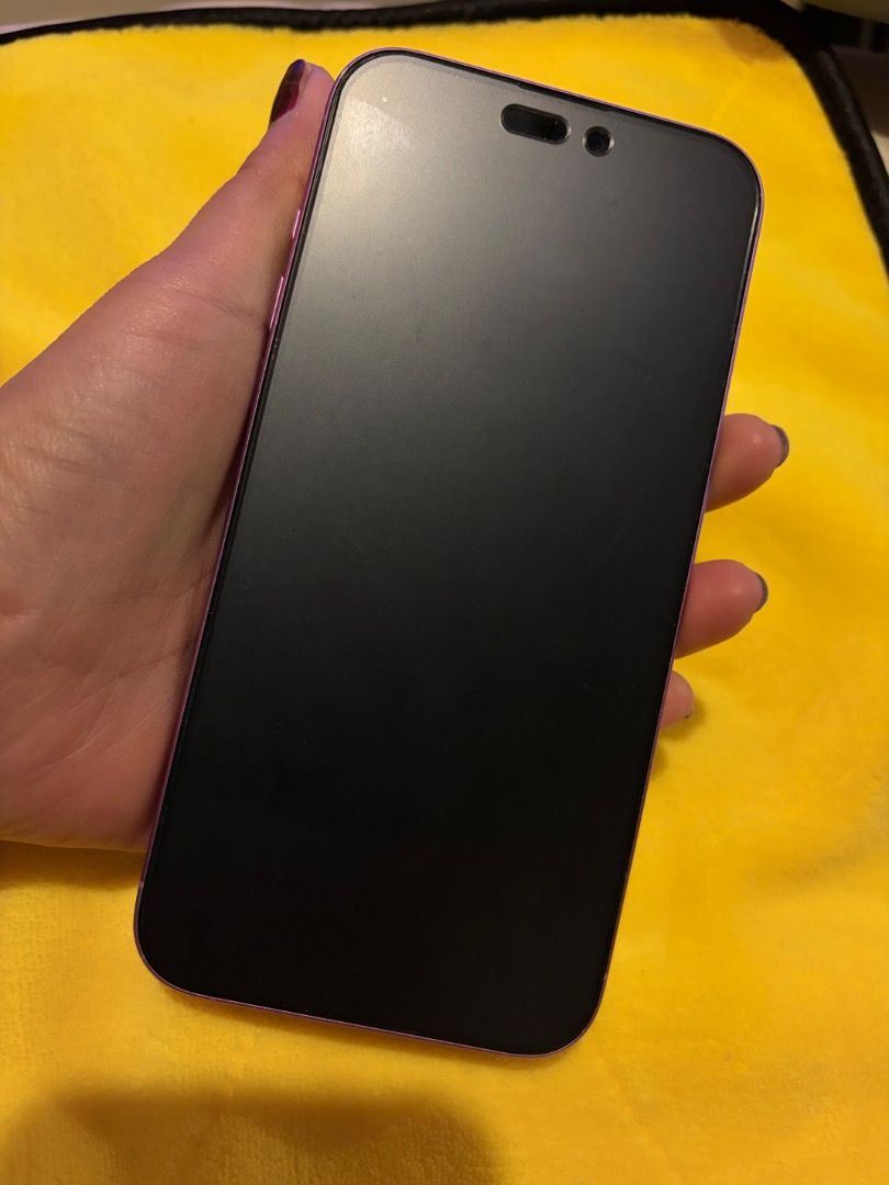 FS Iphone16 plus (Category: iPhone 16 Series) located in Manila. Submitted by irenekrizza (Listing ID 1462456532, Image 2). Description: smooth no dents 94% batt life with box and cable.