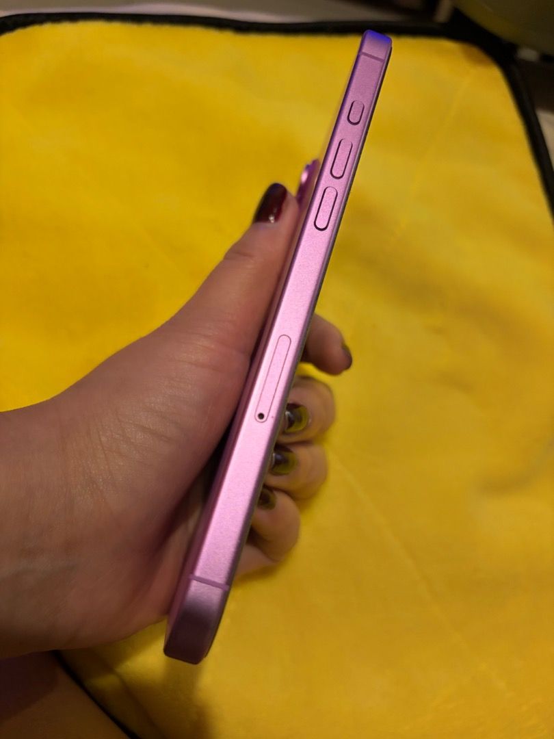 FS Iphone16 plus (Category: iPhone 16 Series) located in Manila. Submitted by irenekrizza (Listing ID 1462456532, Image 3). Description: smooth no dents 94% batt life with box and cable.