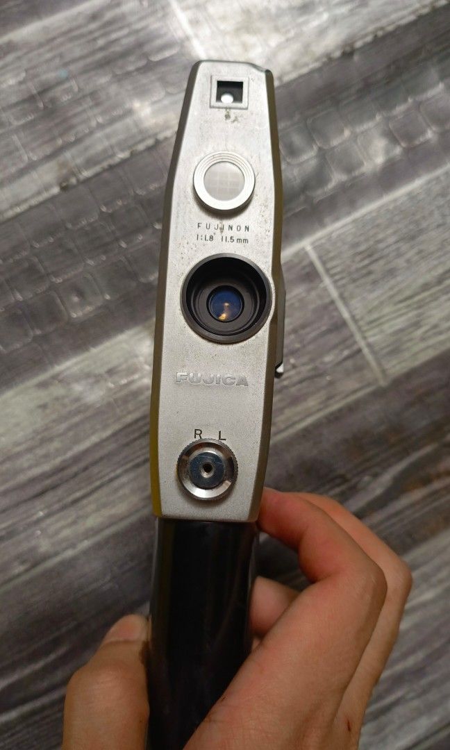 Fujica Single-8 P1 Movie Camera (Category: Video Cameras) located in Quezon City. Submitted by victorald25831 (Listing ID 1462529951, Image 3). Description: Signs of corroded battery and can't open battery slot. Mostly for display.
